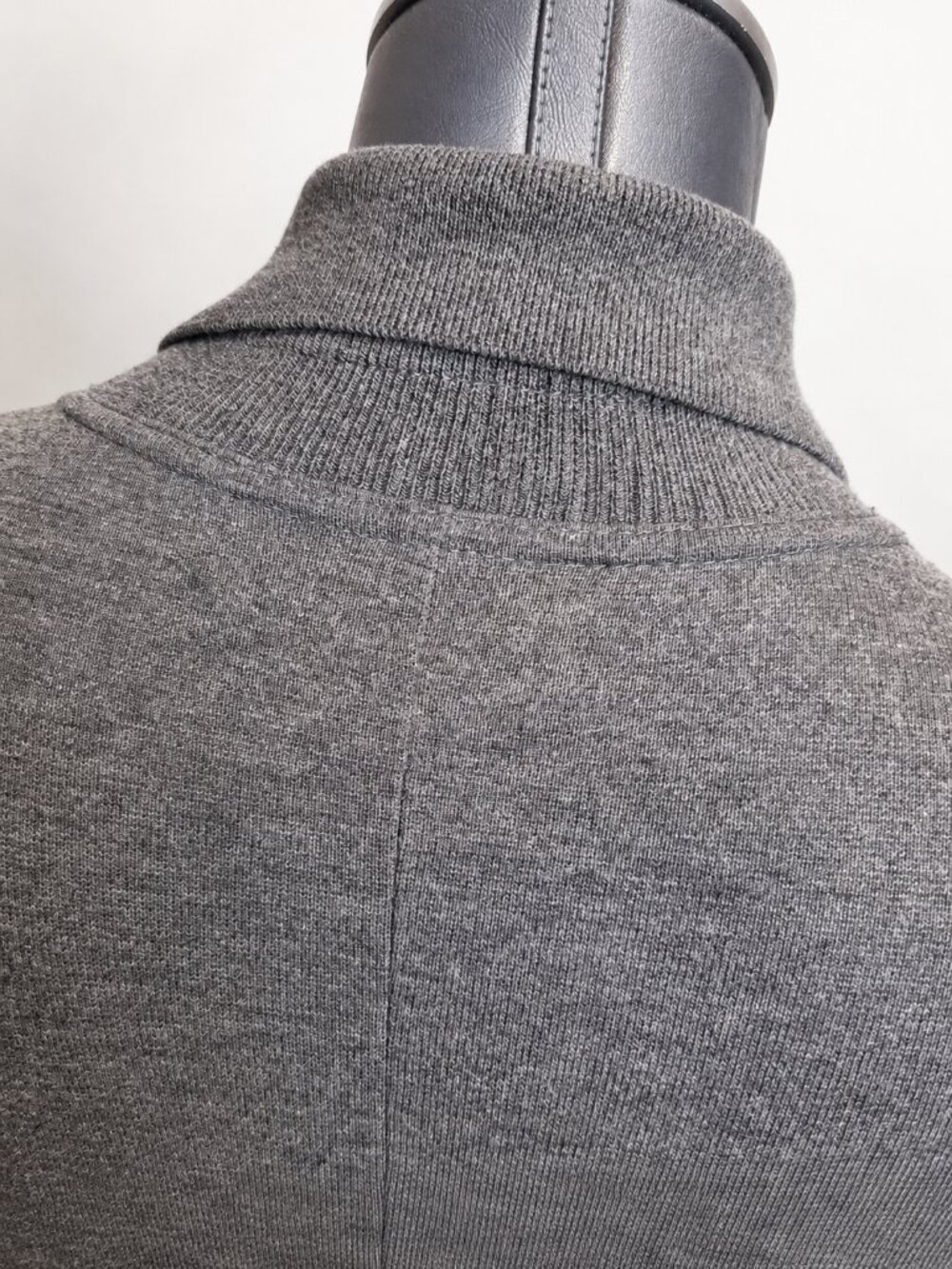 Stunning OZBEK  Gray Long Sleeve Collared Snap Bodysuit Size 6 - Picture 6 of 13